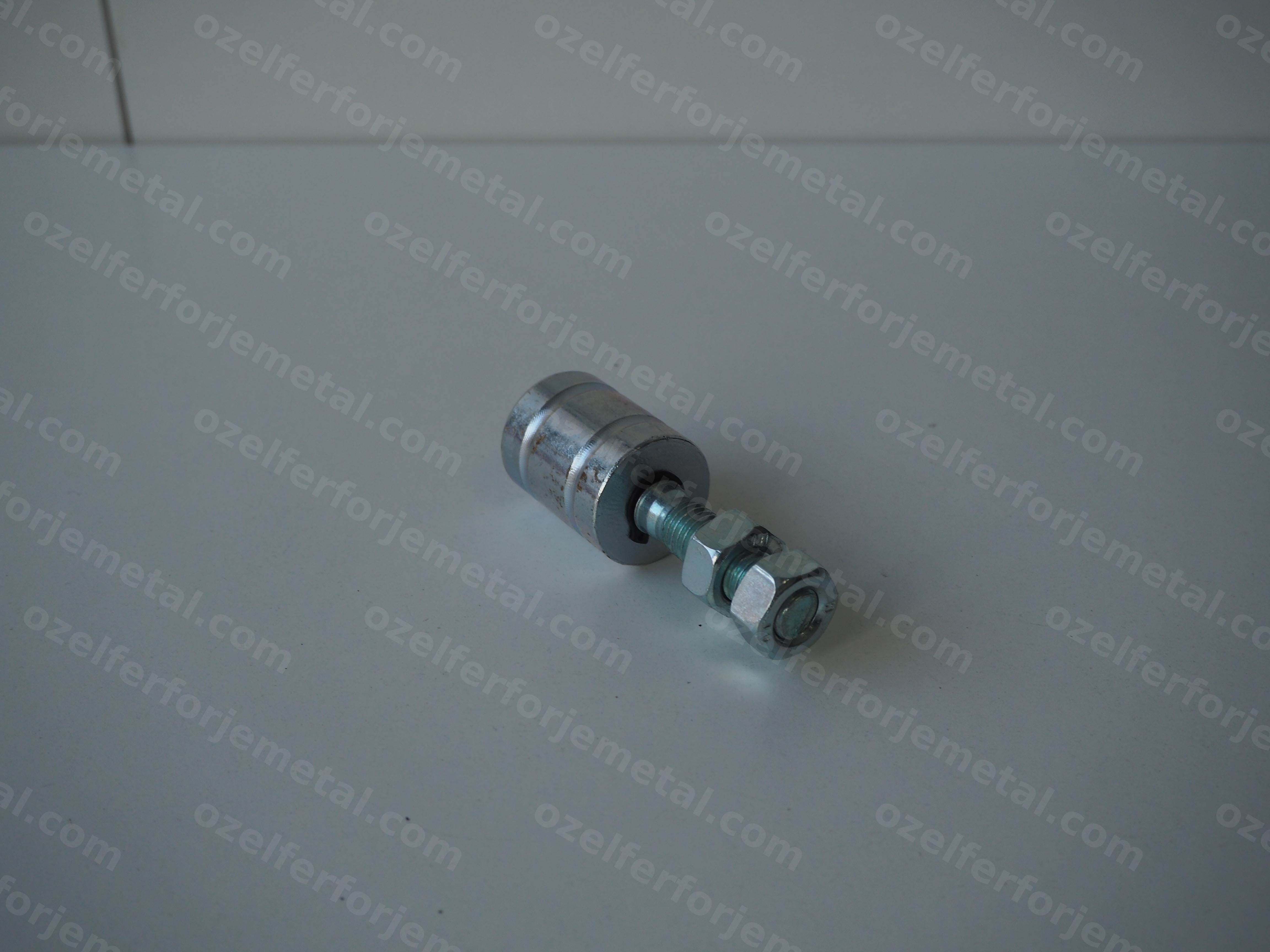 30LUK VİDALI DEMİR DENGE