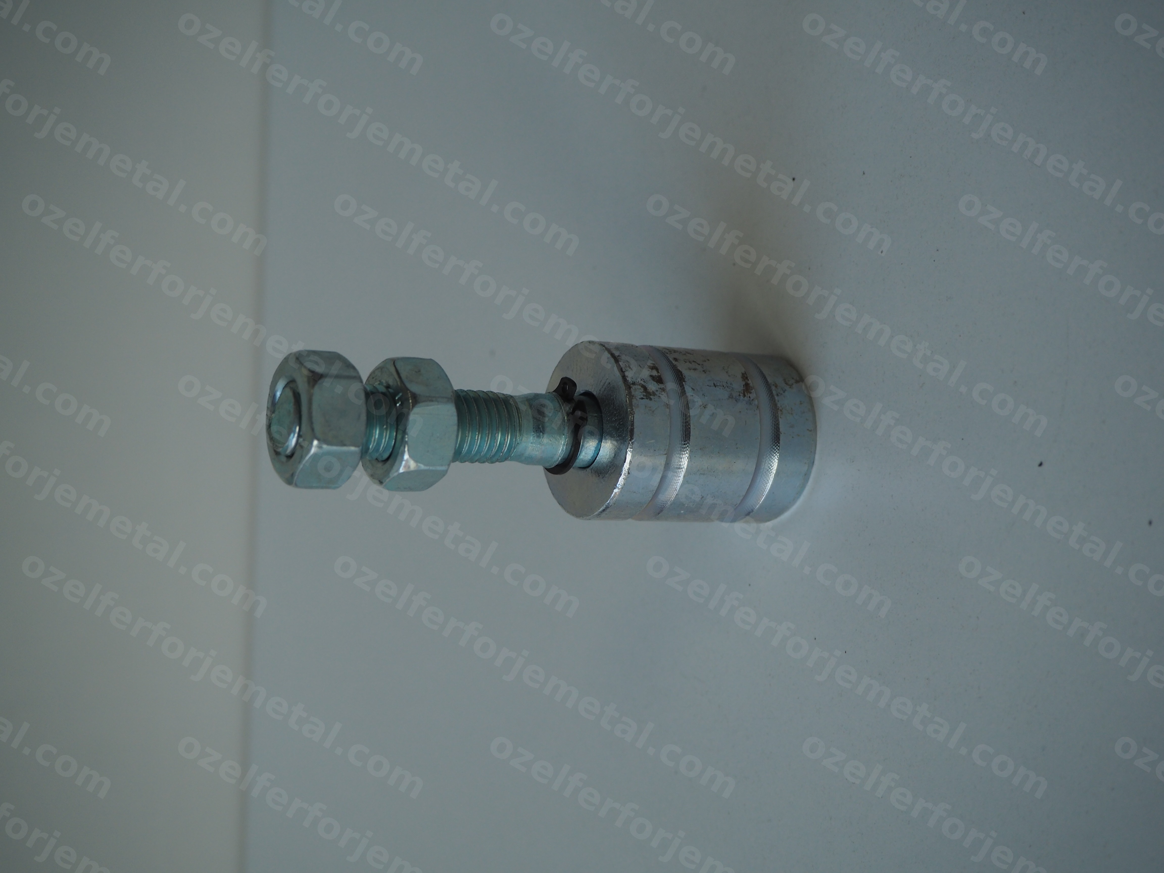 30LUK VİDALI DEMİR DENGE